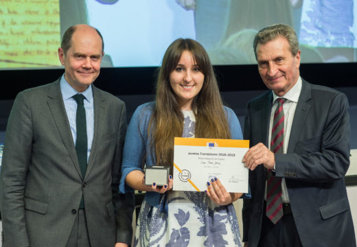 A alumna do IES de Brión Sara Picos Gómez, recolle en Bruxelas o premio “Juvenes Translatores” da Comisión Europea